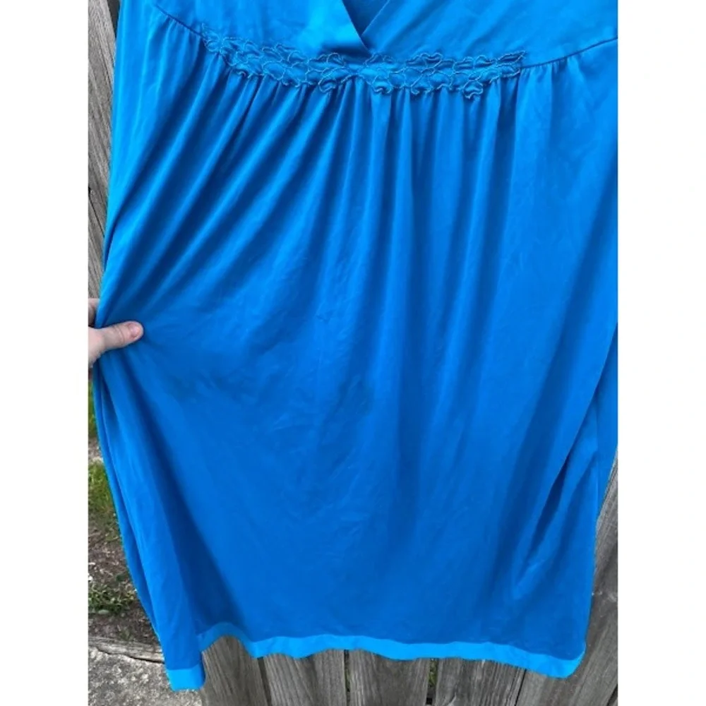 Vanity Fair Blue Sleeveless Embroidered V-Neck Nightgown 2XL 30-307 (flaws) - Picture 7 of 8